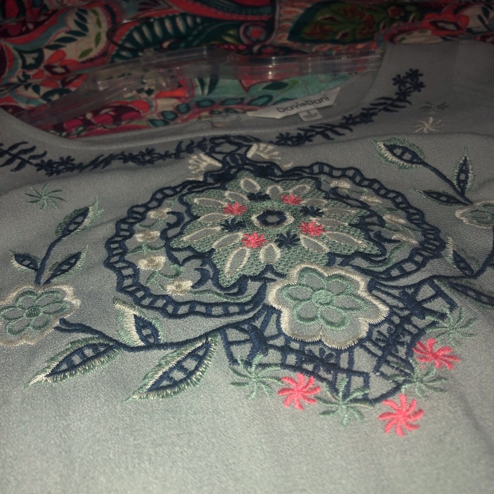 Embroidered blouse - Picture 2 of 4